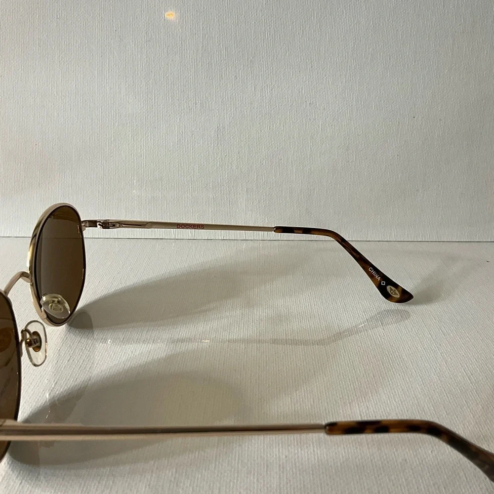 Chic Gold Sunglasses with Brown Lenses